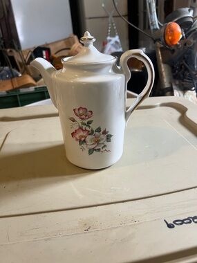 Vubtsgec White Porcelain Floral Teapot with Pink Rose Design